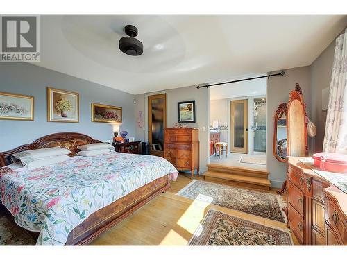 2376 Nahanni Court, Kelowna, BC - Indoor Photo Showing Bedroom