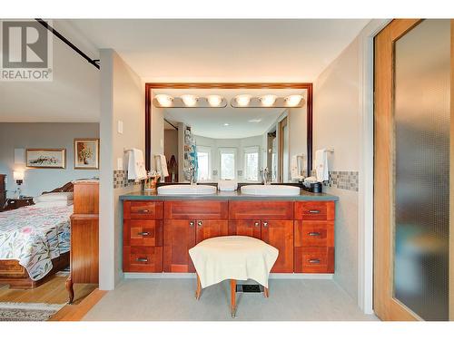 2376 Nahanni Court, Kelowna, BC - Indoor Photo Showing Bathroom