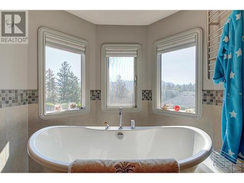 2376 Nahanni Court, Kelowna, BC - Indoor Photo Showing Bathroom