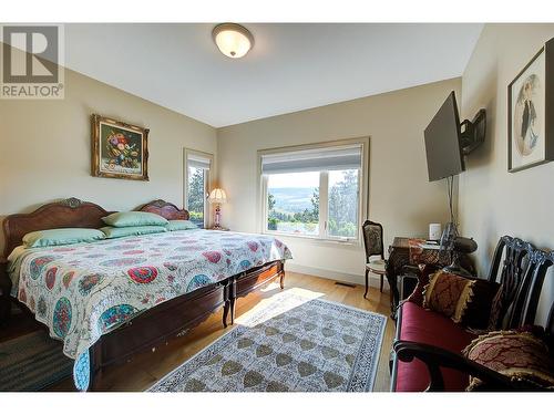 2376 Nahanni Court, Kelowna, BC - Indoor Photo Showing Bedroom