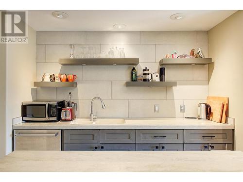 2376 Nahanni Court, Kelowna, BC - Indoor Photo Showing Kitchen