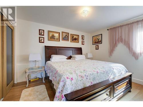 2376 Nahanni Court, Kelowna, BC - Indoor Photo Showing Bedroom