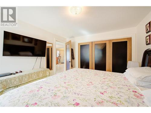 2376 Nahanni Court, Kelowna, BC - Indoor Photo Showing Bedroom