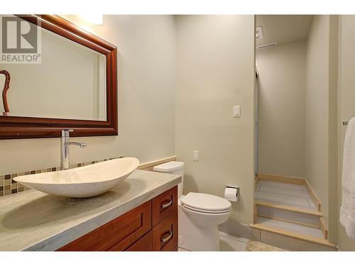 2376 Nahanni Court, Kelowna, BC - Indoor Photo Showing Bathroom