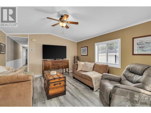 1850 Shannon Lake Road Unit# 81, West Kelowna, BC - Indoor Photo Showing Living Room