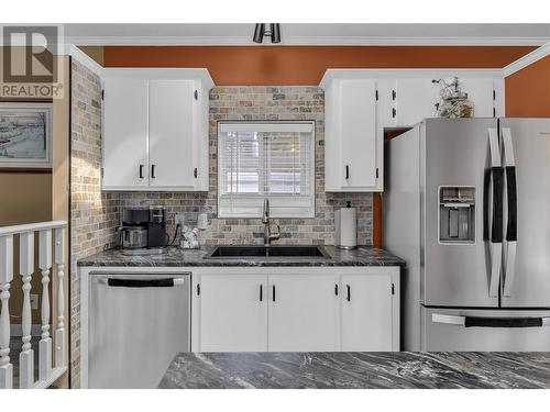 1850 Shannon Lake Road Unit# 81, West Kelowna, BC - Indoor Photo Showing Kitchen With Stainless Steel Kitchen With Double Sink