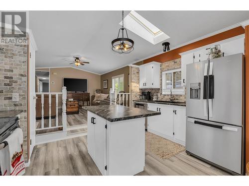 1850 Shannon Lake Road Unit# 81, West Kelowna, BC - Indoor Photo Showing Kitchen