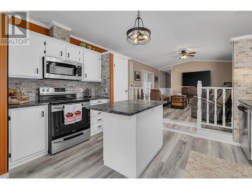 1850 Shannon Lake Road Unit# 81, West Kelowna, BC - Indoor Photo Showing Kitchen