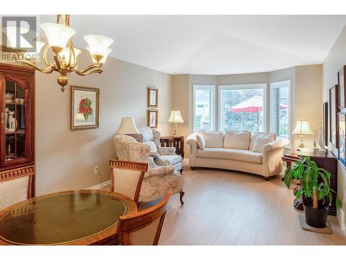 2365 Stillingfleet Road Unit# 79, Kelowna, BC - Indoor Photo Showing Living Room