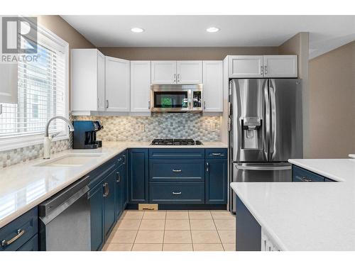 2365 Stillingfleet Road Unit# 79, Kelowna, BC - Indoor Photo Showing Kitchen With Stainless Steel Kitchen With Upgraded Kitchen