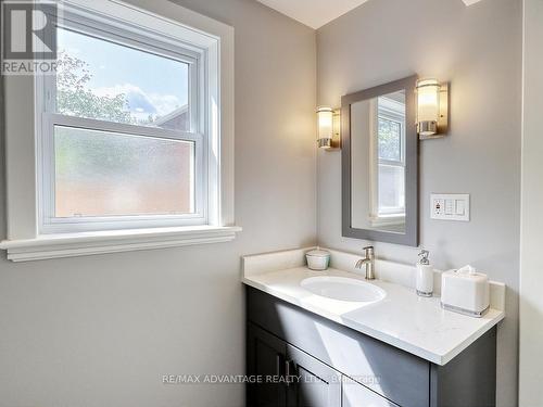 117 Garfield Avenue, London, ON - Indoor Photo Showing Bathroom