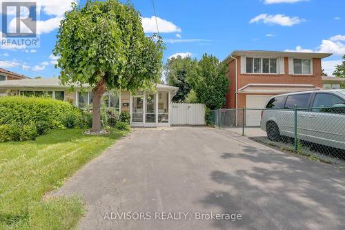 626 Hassall Road, Mississauga (Mississauga Valleys), ON - Outdoor With Facade