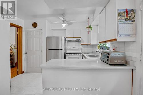 626 Hassall Road, Mississauga (Mississauga Valleys), ON - Indoor Photo Showing Kitchen With Double Sink