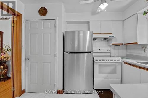 626 Hassall Road, Mississauga (Mississauga Valleys), ON - Indoor Photo Showing Kitchen