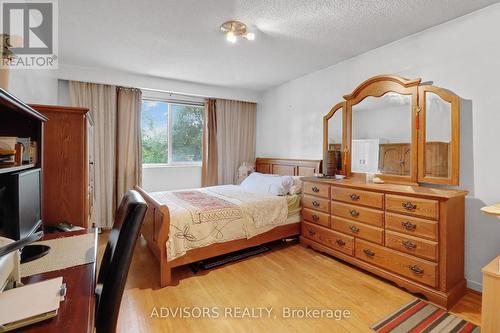 626 Hassall Road, Mississauga (Mississauga Valleys), ON - Indoor Photo Showing Bedroom