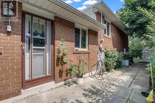 626 Hassall Road, Mississauga (Mississauga Valleys), ON - Outdoor With Exterior