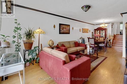 626 Hassall Road, Mississauga, ON - Indoor Photo Showing Living Room