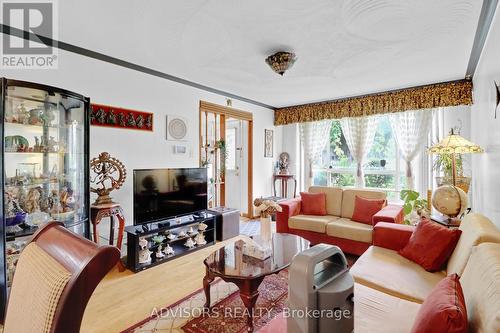 626 Hassall Road, Mississauga, ON - Indoor Photo Showing Living Room