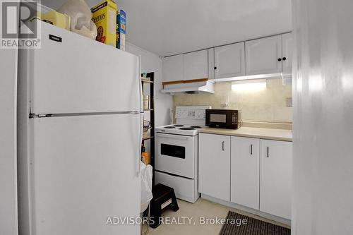 626 Hassall Road, Mississauga, ON - Indoor Photo Showing Kitchen