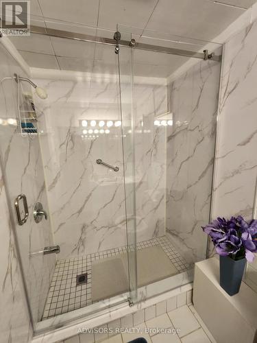 626 Hassall Road, Mississauga, ON - Indoor Photo Showing Bathroom