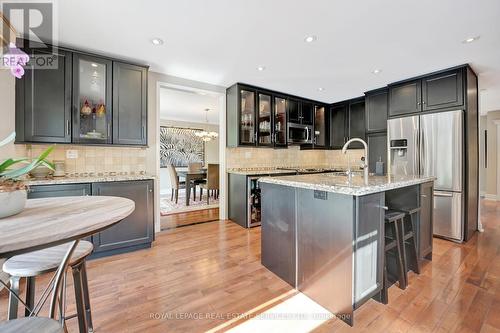 359 River Oaks Boulevard W, Oakville (River Oaks), ON - Indoor Photo Showing Kitchen With Stainless Steel Kitchen With Upgraded Kitchen