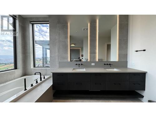 224 Diamond Way, Vernon, BC - Indoor Photo Showing Bathroom