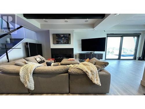 224 Diamond Way, Vernon, BC - Indoor Photo Showing Living Room With Fireplace