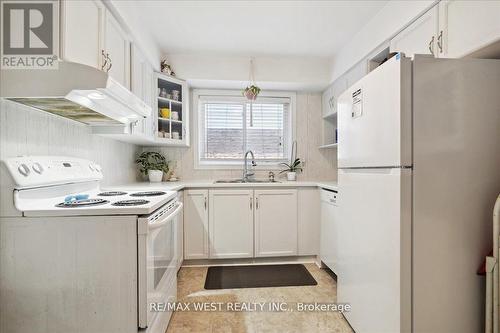 37 - 506 Normandy Street, Oshawa, ON - Indoor Photo Showing Kitchen With Double Sink