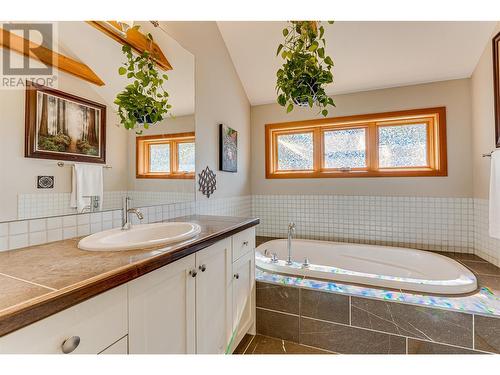 9845 Eastside Road Unit# 57, Vernon, BC - Indoor Photo Showing Bathroom