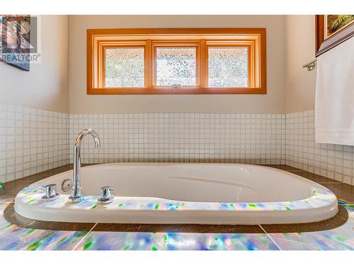 9845 Eastside Road Unit# 57, Vernon, BC - Indoor Photo Showing Bathroom