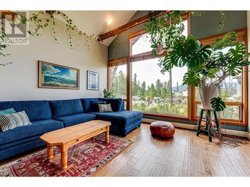 9845 Eastside Road Unit# 57, Vernon, BC - Indoor Photo Showing Living Room