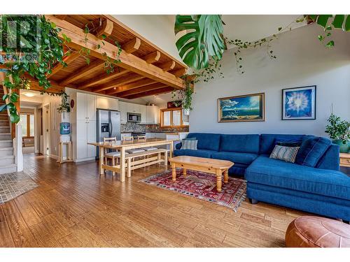 9845 Eastside Road Unit# 57, Vernon, BC - Indoor Photo Showing Living Room