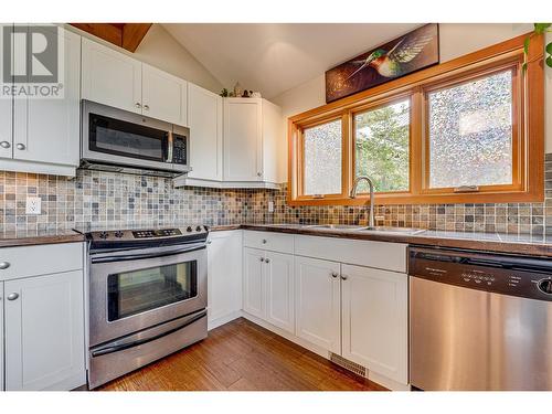 9845 Eastside Road Unit# 57, Vernon, BC - Indoor Photo Showing Kitchen With Stainless Steel Kitchen With Double Sink