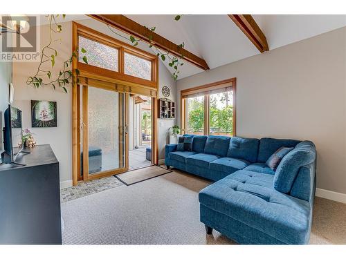 9845 Eastside Road Unit# 57, Vernon, BC - Indoor Photo Showing Living Room