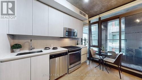 415 - 111 Bathurst Street, Toronto (Waterfront Communities), ON - Indoor Photo Showing Kitchen