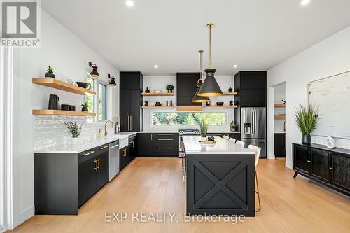 209 Merritt Court, North Middlesex (Parkhill), ON - Indoor Photo Showing Kitchen With Upgraded Kitchen