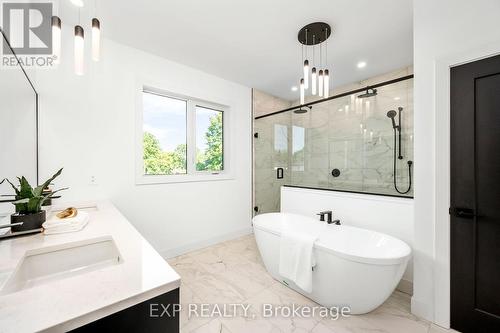 209 Merritt Court, North Middlesex (Parkhill), ON - Indoor Photo Showing Bathroom