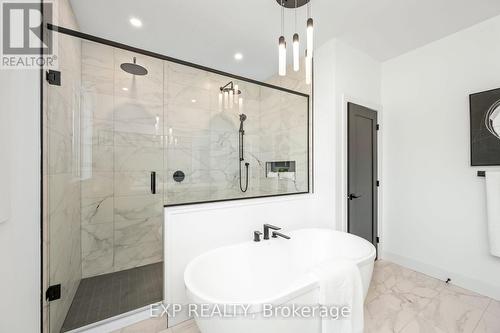 209 Merritt Court, North Middlesex (Parkhill), ON - Indoor Photo Showing Bathroom