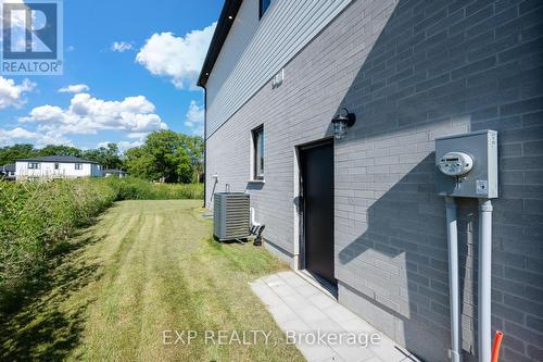 209 Merritt Court, North Middlesex (Parkhill), ON - Outdoor