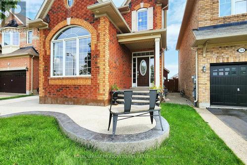 740 Rayner Court, Milton, ON - Outdoor With Facade