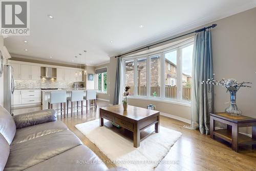 740 Rayner Court, Milton, ON - Indoor Photo Showing Living Room