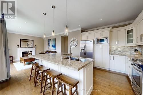 740 Rayner Court, Milton, ON - Indoor Photo Showing Kitchen With Double Sink With Upgraded Kitchen