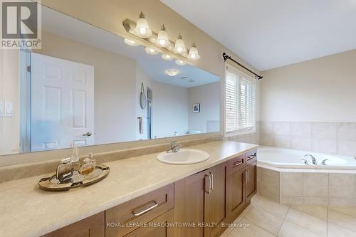 740 Rayner Court, Milton, ON - Indoor Photo Showing Bathroom