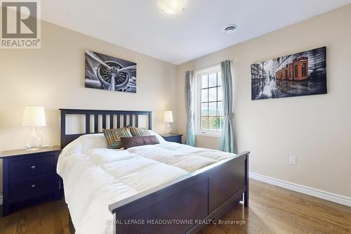 740 Rayner Court, Milton, ON - Indoor Photo Showing Bedroom