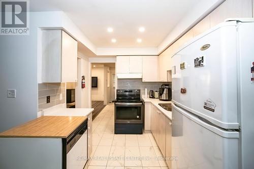 129 Lent Crescent, Brampton, ON - Indoor Photo Showing Kitchen