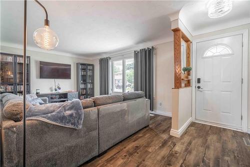 64 Melody Trail, St. Catharines, ON - Indoor Photo Showing Living Room