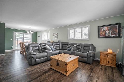 64 Melody Trail, St. Catharines, ON - Indoor Photo Showing Living Room