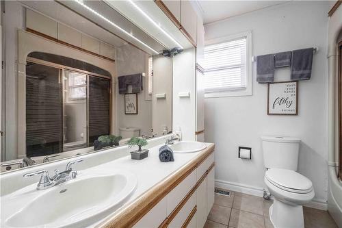 64 Melody Trail, St. Catharines, ON - Indoor Photo Showing Bathroom