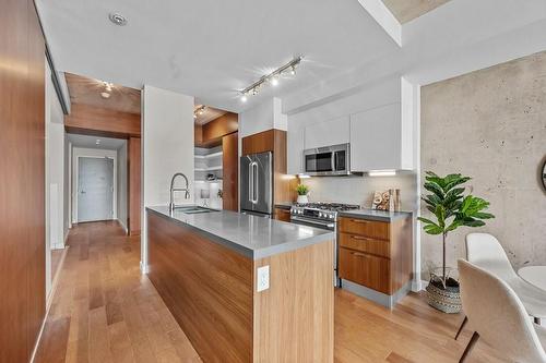 25 Stafford Street|Unit #703, Toronto, ON - Indoor Photo Showing Kitchen With Stainless Steel Kitchen With Upgraded Kitchen