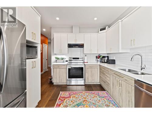 106-2045 Stagecoach Drive, Kamloops, BC - Indoor Photo Showing Kitchen With Double Sink